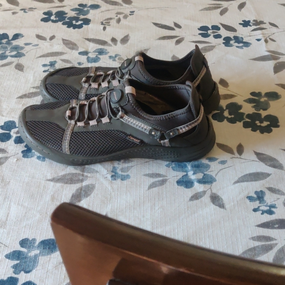 J sport Woman walking shoes